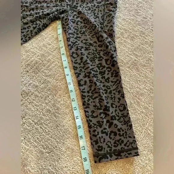 Athleta Salutation II Capri Leggings | Animal Print | Size XS | EUC - Picture 6 of 11